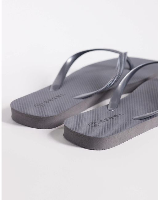 SEQWL Metallic – zehenstegsandalen