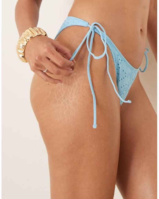 ASOS Tia in het Blue