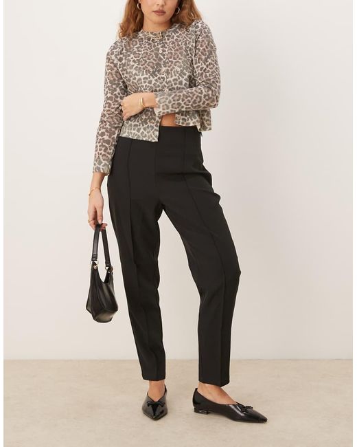 Pantalones De Sastre Negros De Pernera Tapered Y Talle Alto Con Detalle De Costuras De ASOS de color Black