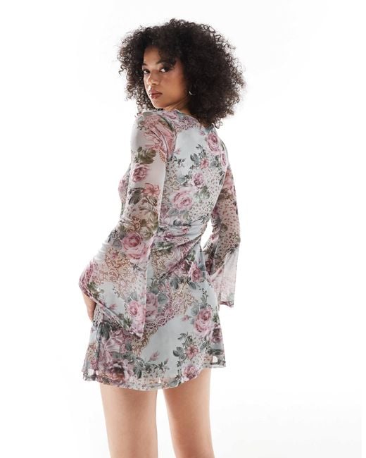 Miss Selfridge Multicolor – netzstoff-minikleid mit sehr weiten glockenärmeln und 70er-print