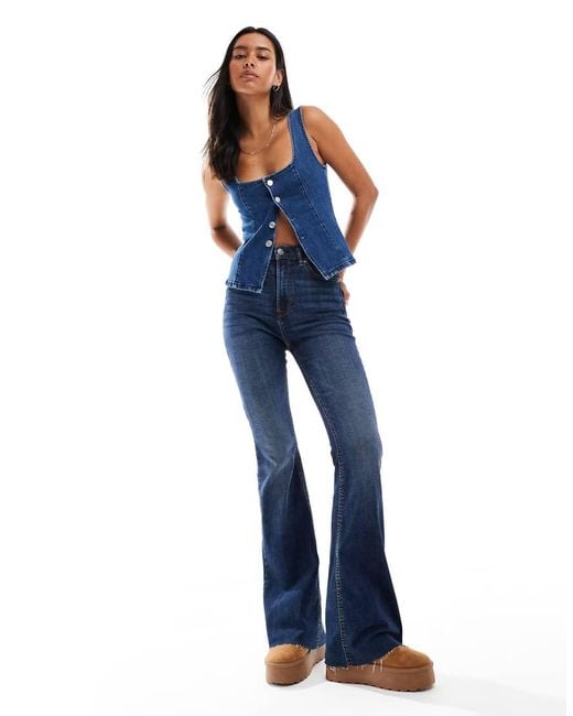 Stradivarius Flared Jeans Met Gespleten Zoom in het Blue