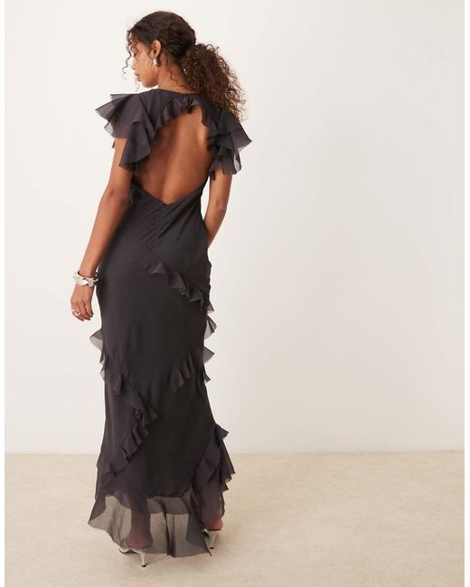 Vestido Largo Con Cuello Desbocado Y Volantes En Las Mangas De ASOS de color Natural