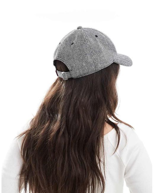 Gorra Negra Y Blanca Con Logo De Levi's de color White