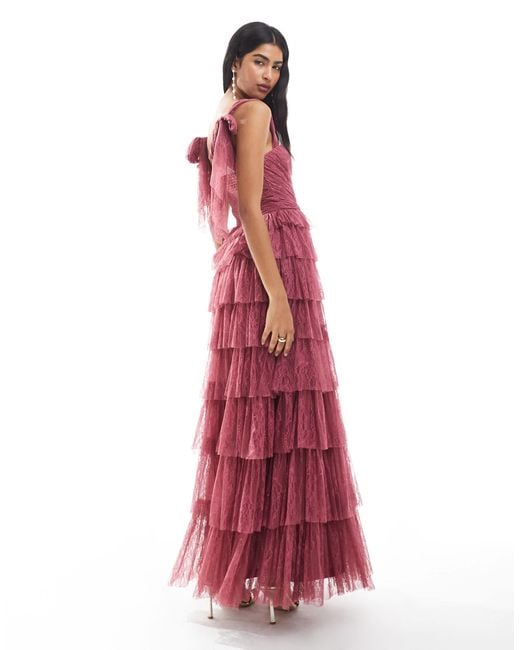 L'invitée - robe longue en tulle en dentelle avec épaules nouées - orchidée LACE & BEADS en coloris Red