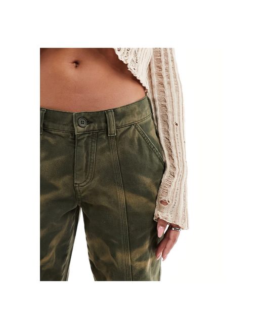 Reclaimed (vintage) Green – utility-jeans im 2000er-stil mit military-muster