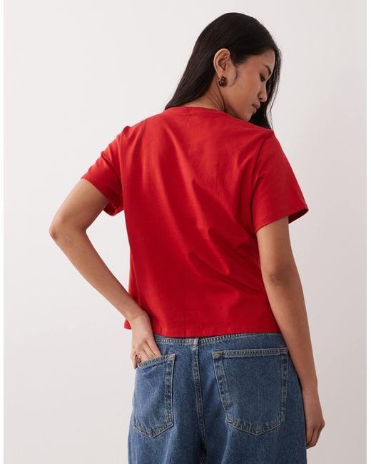 Abercrombie & Fitch Red – leicht körpernah geschnittenes t-shirt
