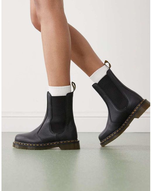 2976 Hi di Dr. Martens in Black