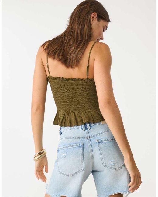 Top Aderente Kaki Con Volant di Stradivarius in Green