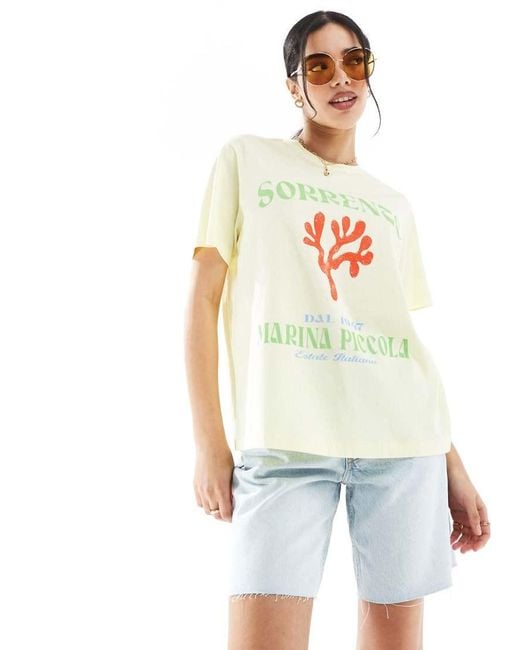 Camiseta Amarillo De Corte Estándar Con Estampado Gráfico De Coral De Tejido Efecto Lino De ASOS de color White