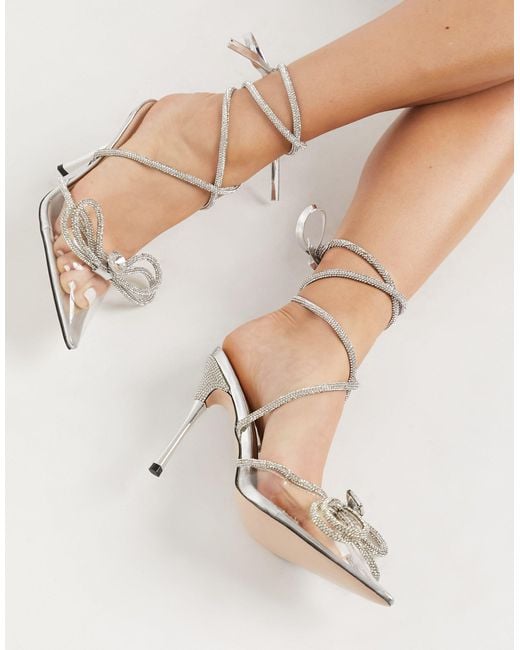 Midnight - scarpe con tacco e dettaglio con fiocco con strass, colore trasparente di Public Desire in Metallic