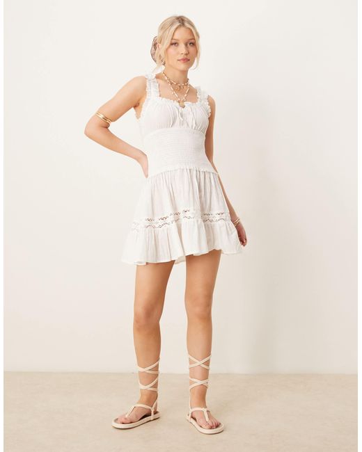 Iisla & Bird White – gesmoktes strand-minikleid