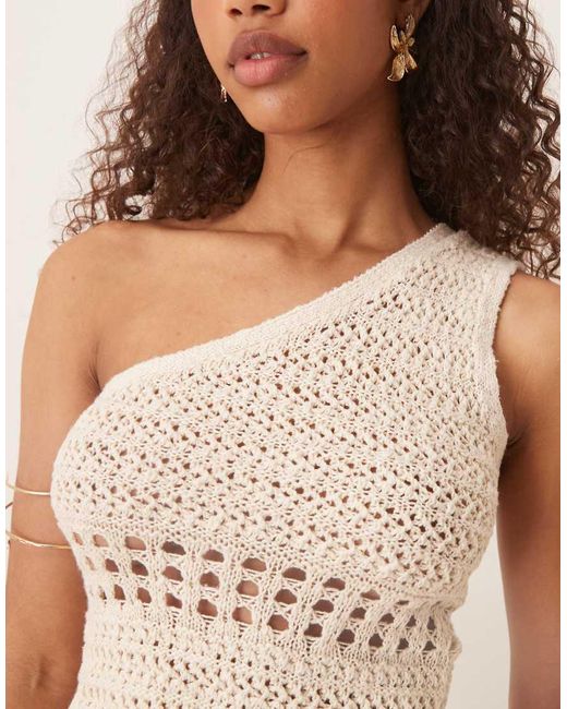 ASOS Gehaakte Top Met Blote Schouder En Stiksels in het Natural
