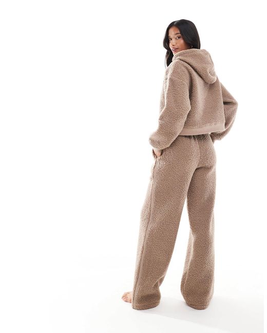 ASOS Natural Asos design petite – lounge-set aus teddyfell