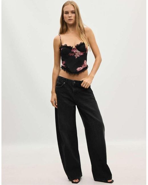 Stradivarius Black Fitted Floral Print Cropped Top