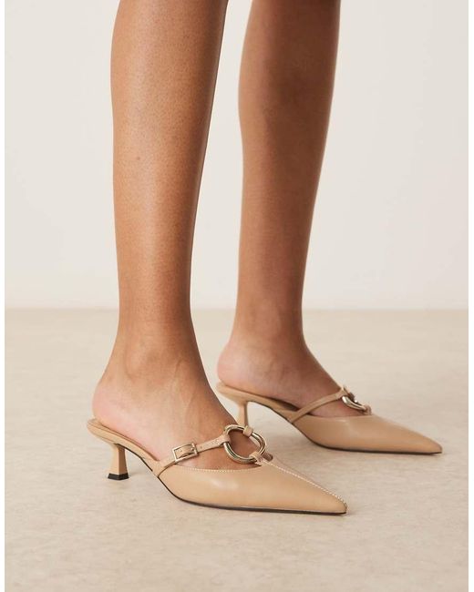 Mules De Tacón Bajo Con Detalle De Anilla Shay De -Neutro ASOS de color Natural
