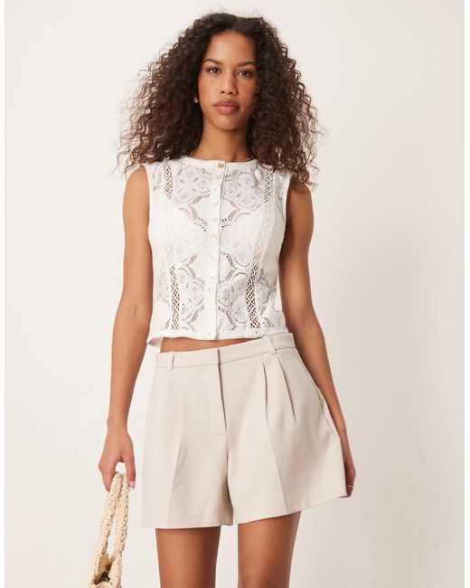 Abercrombie & Fitch Natural Curve Mid Rise Pleated Sloane Shorts