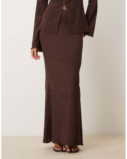 Evalina di Pretty Lavish in Brown