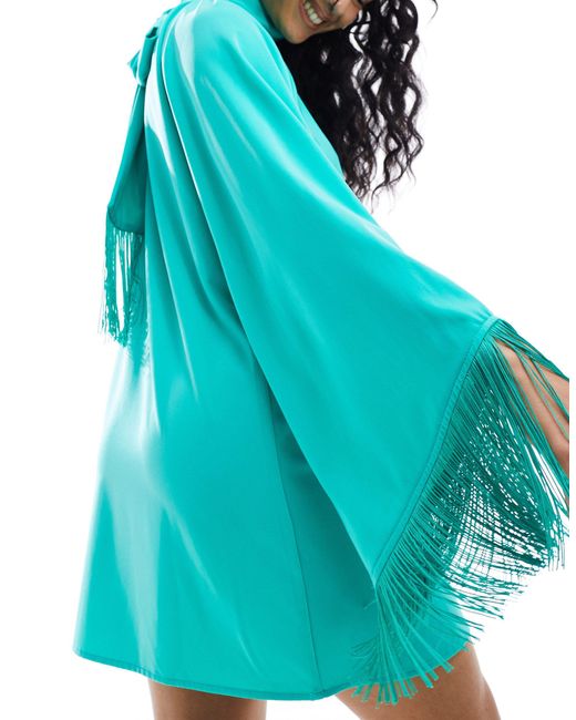 Robe courte asymétrique à franges Pretty Lavish en coloris Blue