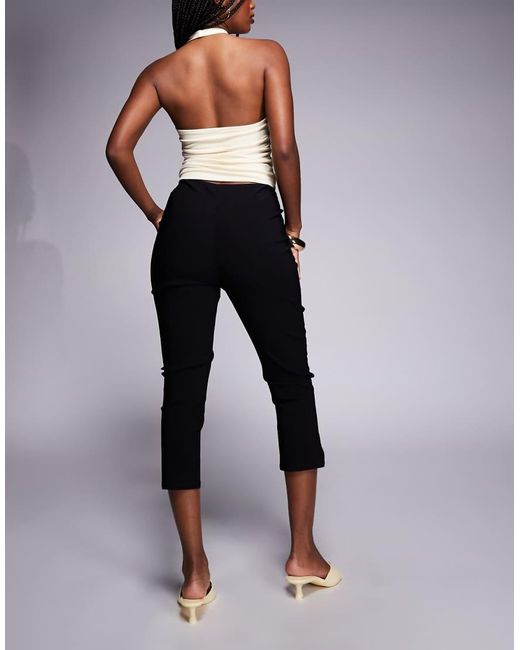 Pantalones Capri Negros De Corte Alargado Con Abertura En El Bajo De Bengalina De ASOS de color Black