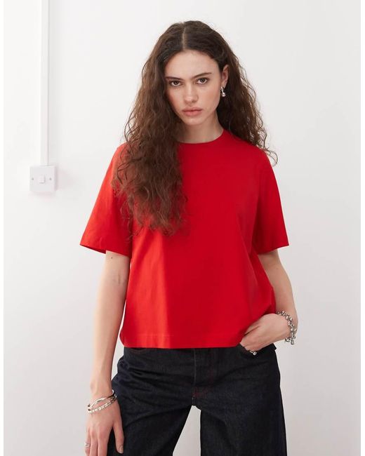 Perfect di Weekday in Red