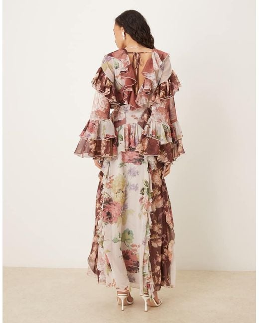 Vestito Lungo A Maniche Lunghe Con Stampa A Fiori Mista, Volant Vistosi E Fondo Asimmetrico di ASOS in Natural