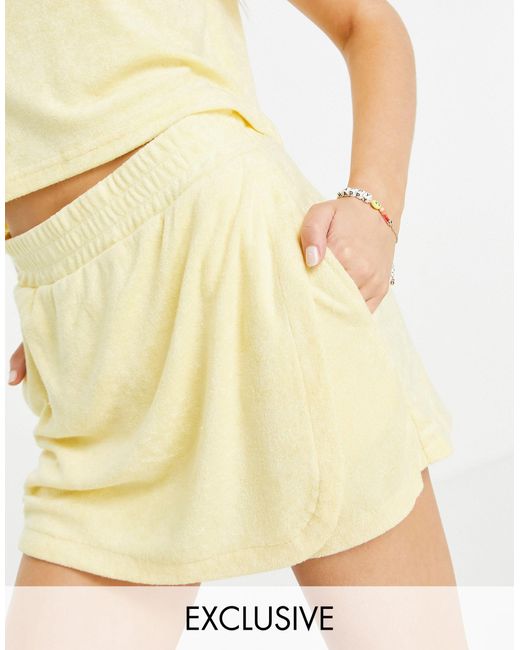 Gonna pantalone corta di Stradivarius in Giallo | Lyst