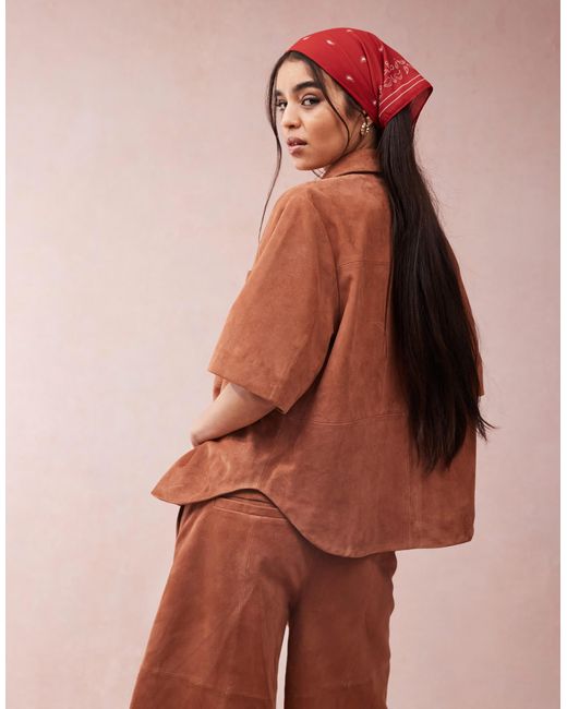 Chemise en daim d'ensemble coupe carrée courte - fauve ASOS en coloris Pink