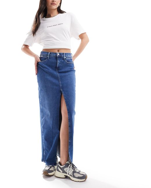 Jupe mi-longue en jean fendue devant - moyen délavé Calvin Klein en coloris Blue