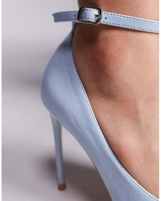 Zapatos De Tacón Alto Con Diseño Atado A La Pierna Chantilly De Public Desire de color White