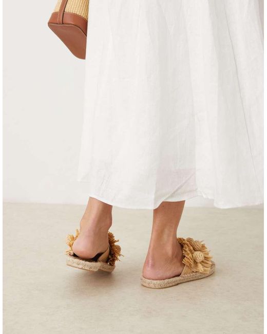 Mules Beis Estilo Alpargatas Con Pompones De Rafia Jovie De -Neutro ASOS de color Natural