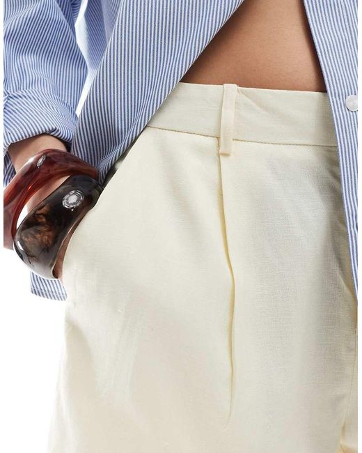 Stradivarius Getailleerde Short Van Linnenmix in het White