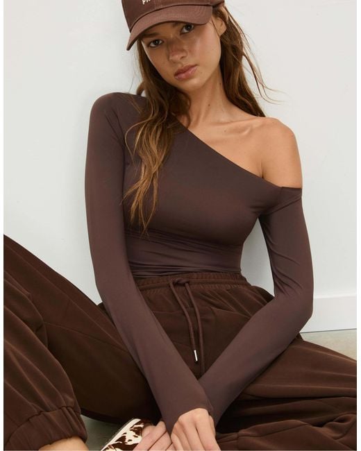 Stradivarius Brown – asymmetrisches t-shirt aus polyamid