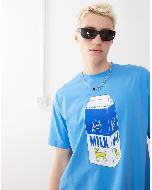 Camiseta De Corte Skater Con Estampado Gráfico De Leche De Collusion de hombre de color Blue