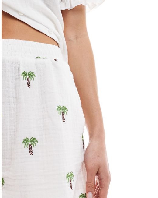 Stradivarius White – shorts mit palmenmuster