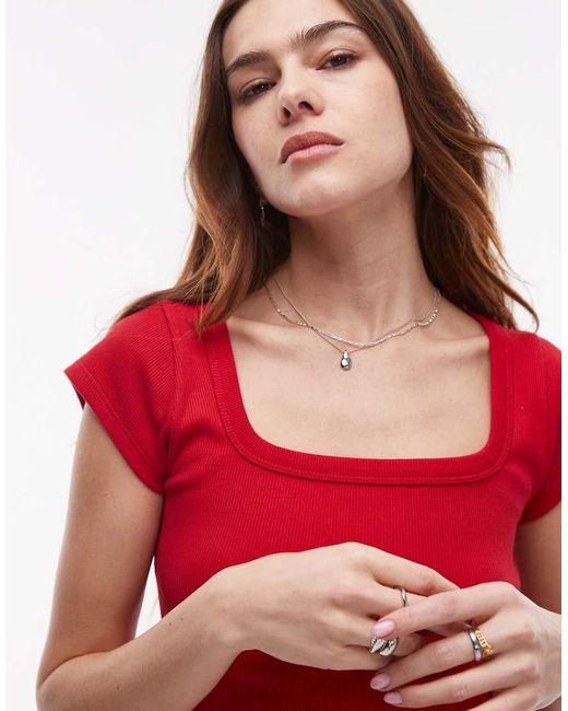 T-Shirt Ciliegia A Coste Con Scollo Squadrato E Maniche Ad Aletta di TOPSHOP in Red