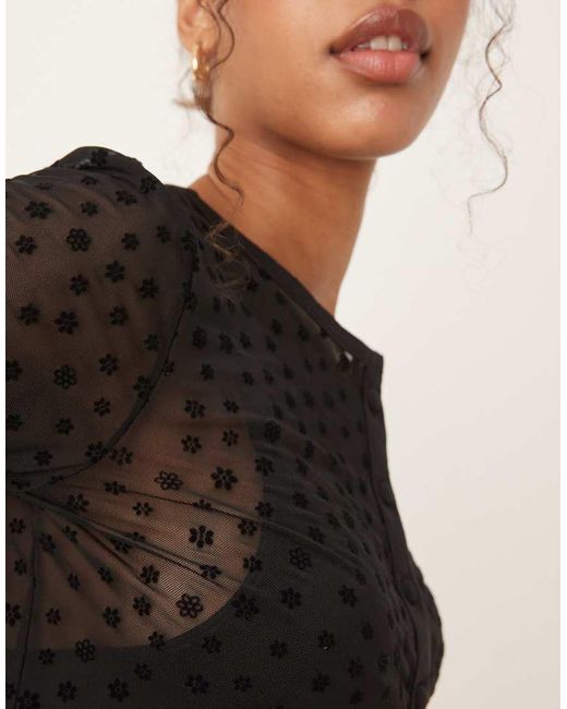 ASOS Top Van Mesh Met Geflockte Bloemen En Knoopsluiting in het Black