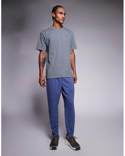 Nike Athletic Club in het Gray voor heren