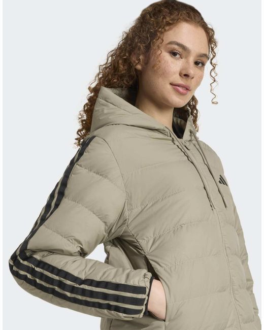 Adidas Originals Natural – essentials – leichter daunenparka mit climawarm-technologie, kapuze und 3-streifen