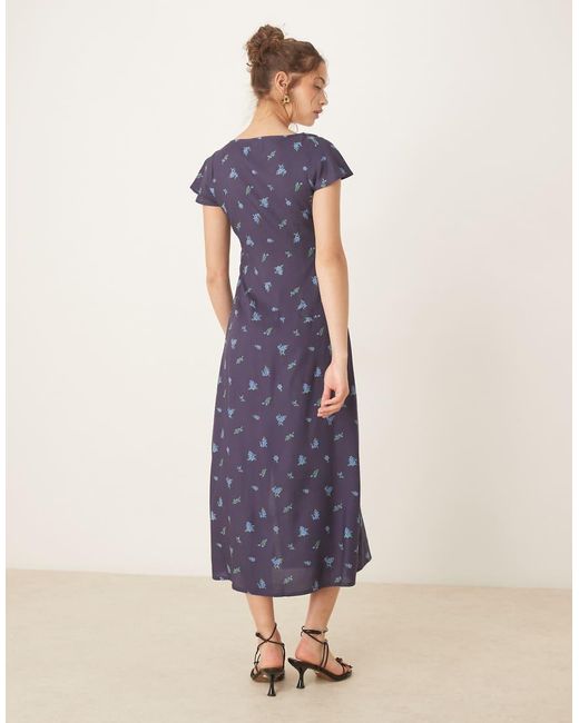 ASOS Nette Midi Jurk Met V-Hals, Fladdermouwen En Fijne Bloemenprint in het Blue