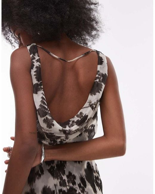 Vestito Lungo Strutturato E A Doppio Strato A Fiori Monocromatici Con Scollo Ad Anello di TOPSHOP in White