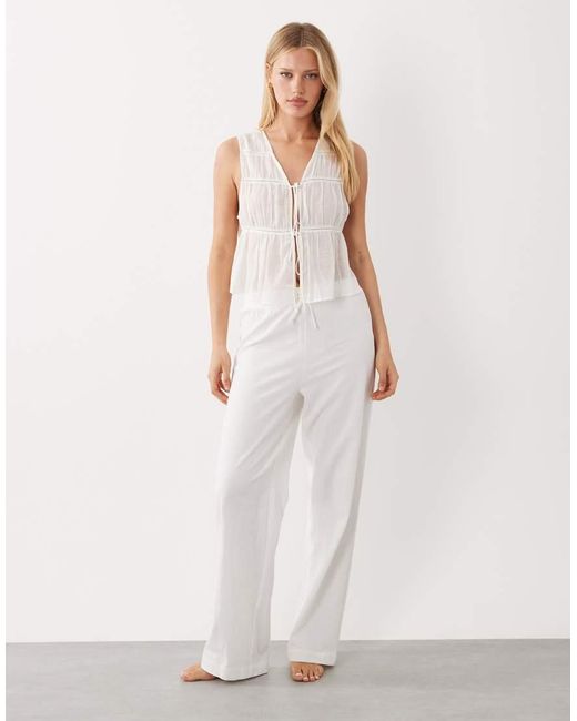 Calypso di ASOS in White