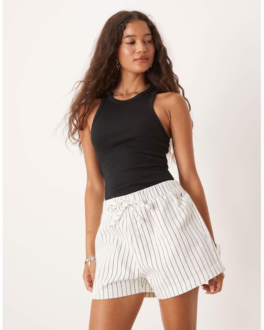Short style jogging en jean à rayures - écru ASOS en coloris White