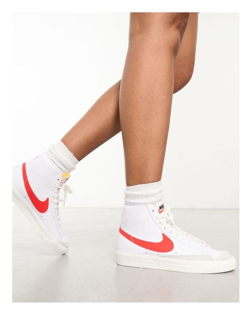 Blazer '77 mid - sneakers alte bianche e rosso habanero di Nike in White