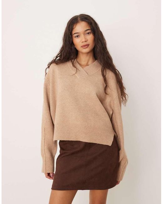 Maglione Squadrato Color Marshmallow Con Scollo A V E Spacchi Laterali di ASOS in Brown
