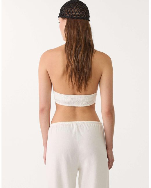 Top dos nu en lin mélangé avec broderies - écru Stradivarius en coloris White