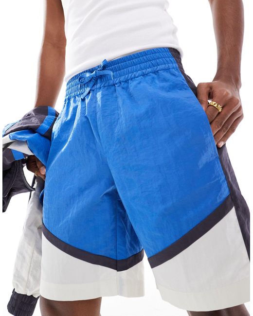 ASOS – weite, länger geschnittene shorts aus nylon mit elastischem bund und farblich abgesetzten streifen, kombiteil in Blue für Herren