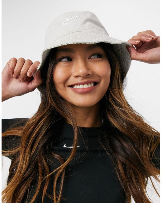 Nike Bucket Hat in het White