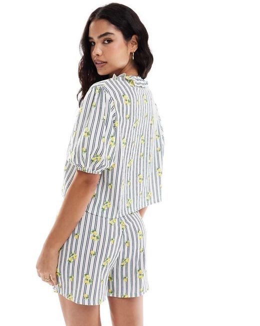 Blusa A Con Estampado De Limones, Volantes Y Lazadas Delanteras De (Parte De Un Conjunto) ASOS de color White