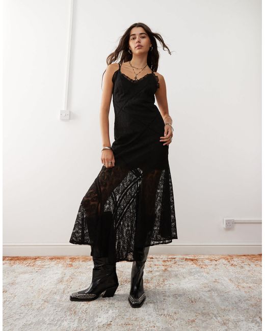 Robe longue avec empiècements effet raccordé en dentelle Reclaimed (vintage) en coloris Black