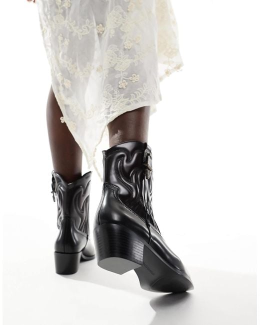 Bottines style santiags à détail boucle Stradivarius en coloris Black